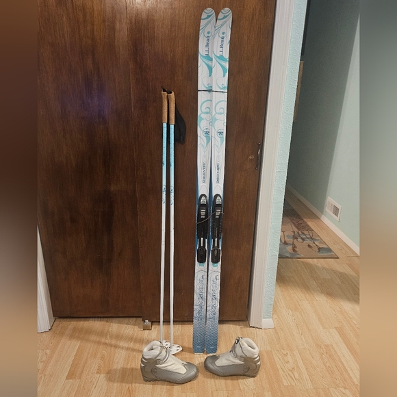 Cross Country Skis, Rossignol LLBean edition size 160, with alloy poles and boot - Picture 12 of 12